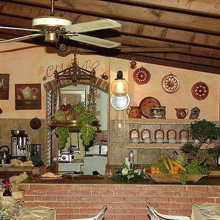 לינה וארוחת בוקר La Giara 3*